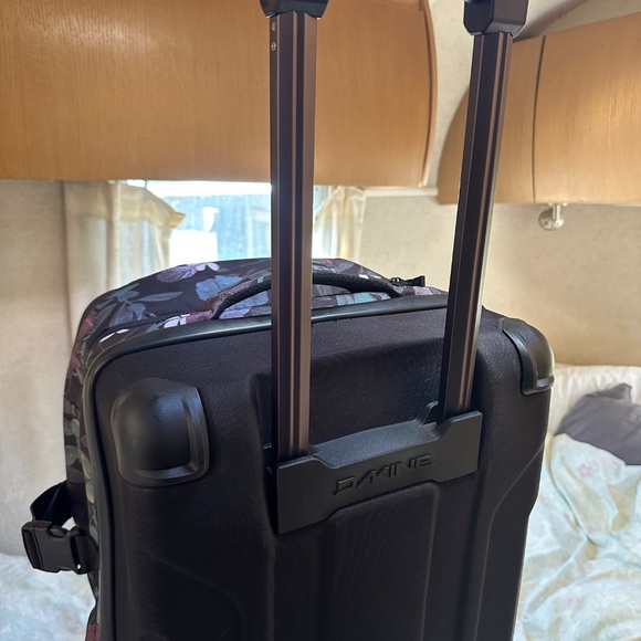 DaKine Split Roller Duffel Bag 85 Liter - Like New - Tropic Dusk Floral Colorway - Picture 14 of 16